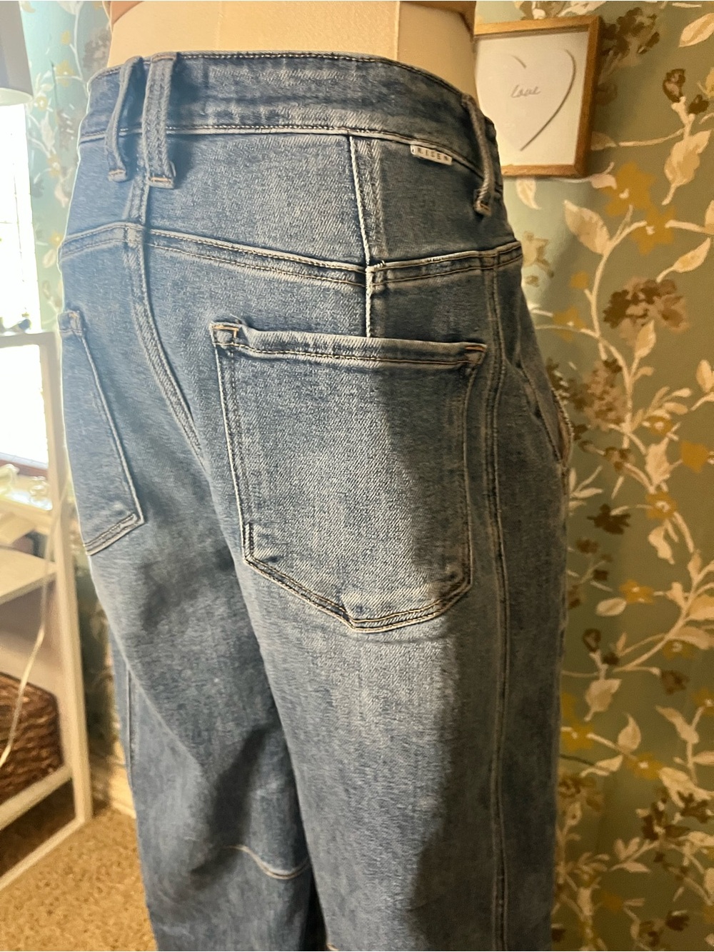 Risen Mid-Rise Ankle Barrel Jeans size 7/28 - Picture 10 of 11